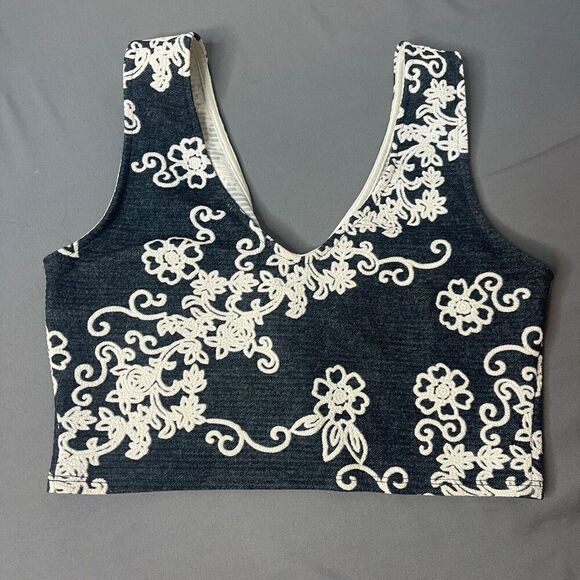 Soprano Grey Beige Embroidered Crop Sleeveless Tank Top Size Small - Picture 2 of 5